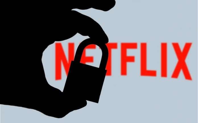 Netflix si appresta a far pagare un extra per la condivisione delle password e potrebbe bloccare gli utenti
