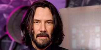 Keanu Reeves presenta un'ordinanza restrittiva contro l'uomo che lo molesta e sostiene di essere un suo parente